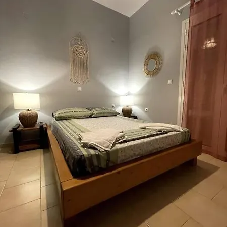 In Makry Gialos * Makrýgialos